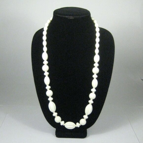 Necklace Women 31 Inch Vintage 1960s Strand String Beaded Statement Plastic - Picture 1 of 4